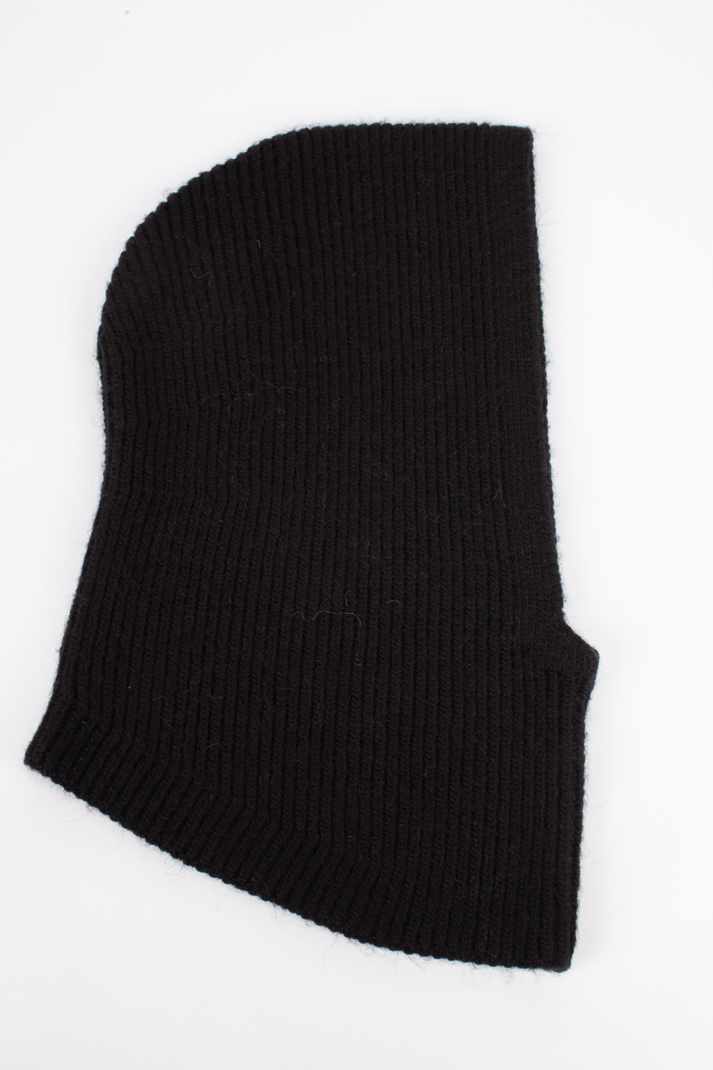 Капор женский - актуальный тренд сезона. Стильный и теплый аксессуар, идеально вписывающийся в любой образ.