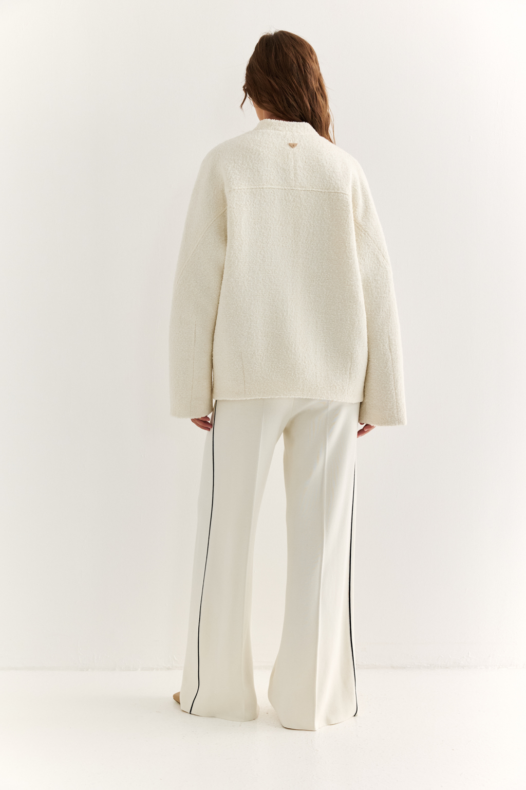 Куртка оверсайз силуэта длиной до бедер с застежкой на молнию