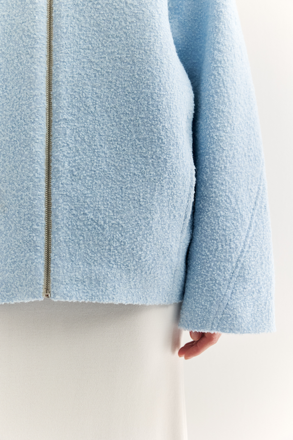 Куртка оверсайз силуэта длиной до бедер с застежкой на молнию