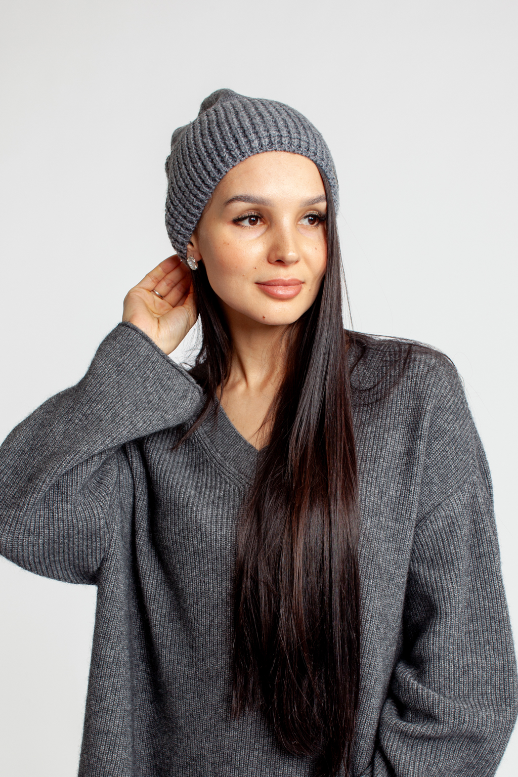 Шапка женская без отворота. Теплый и стильный головной убор для утепления в осенний и зимний сезон.