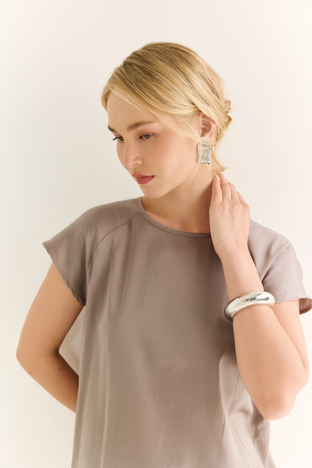 Блуза прямого силуэта с короткими рукавами