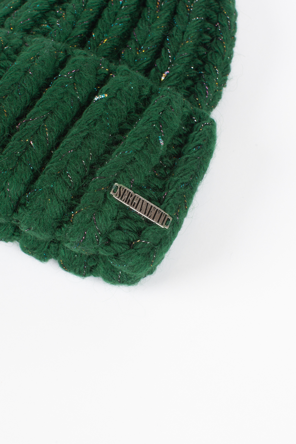 Шапка женская крупной вязки с отворотом.