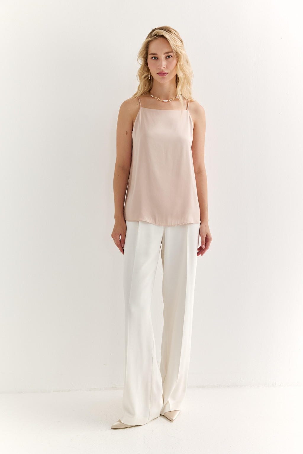 Топ на бретелях прямого силуэта с прямым вырезом горловины