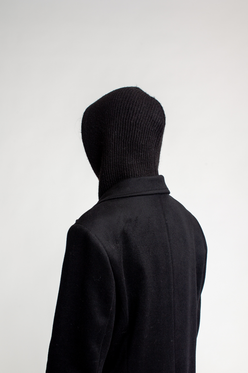 Капор женский - актуальный тренд сезона. Стильный и теплый аксессуар, идеально вписывающийся в любой образ.