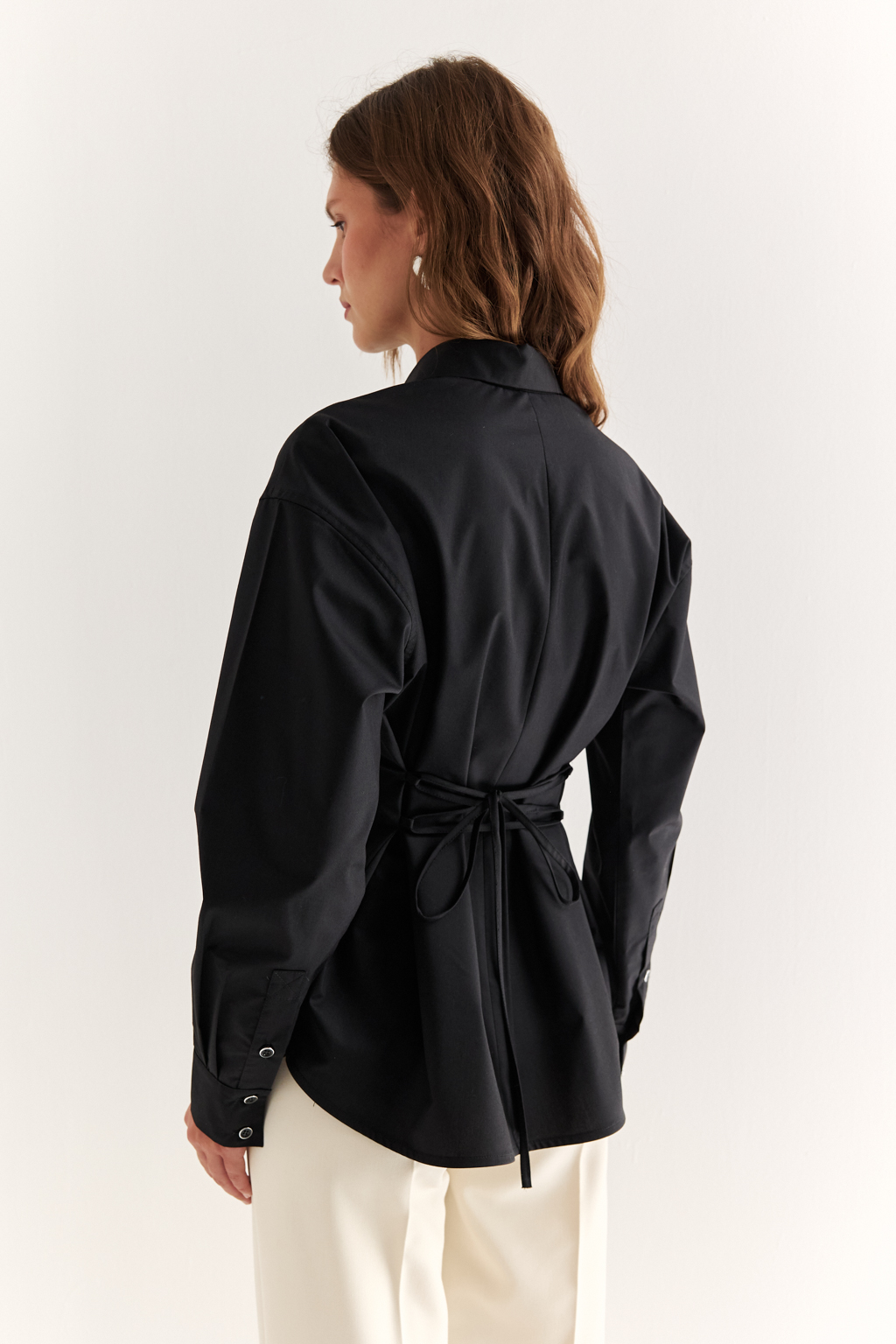 Рубашка со шнуровкой на спинке черного цвета 