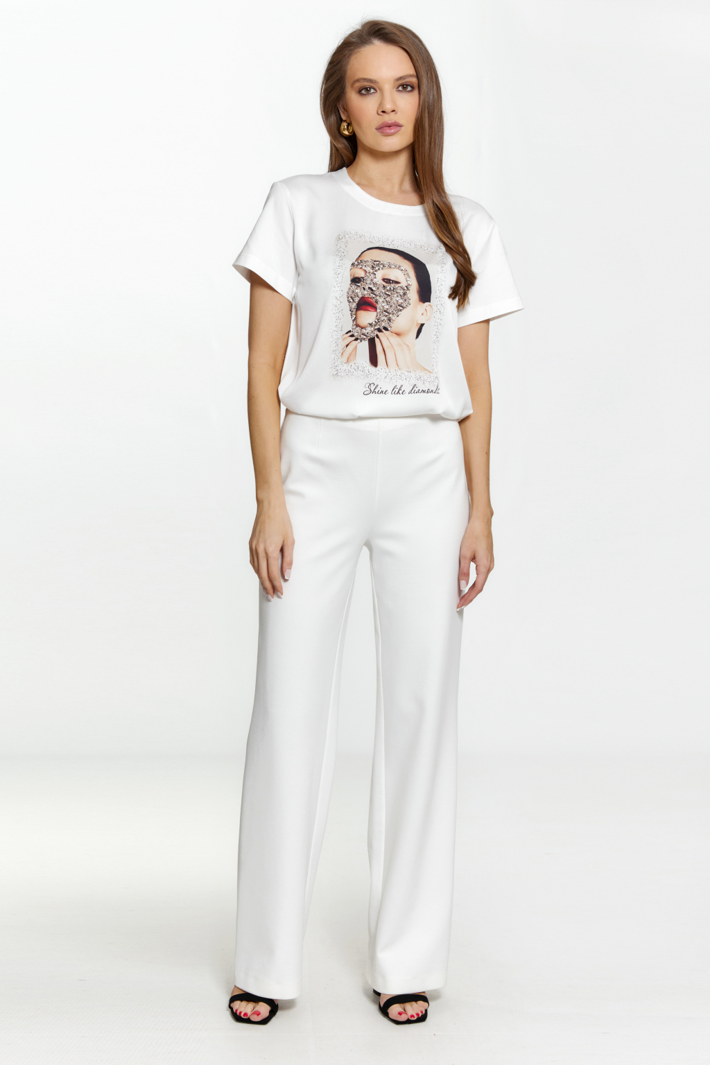 Комбинированная  футболка свободного силуэта с  короткими рукавами. По полочке принт.