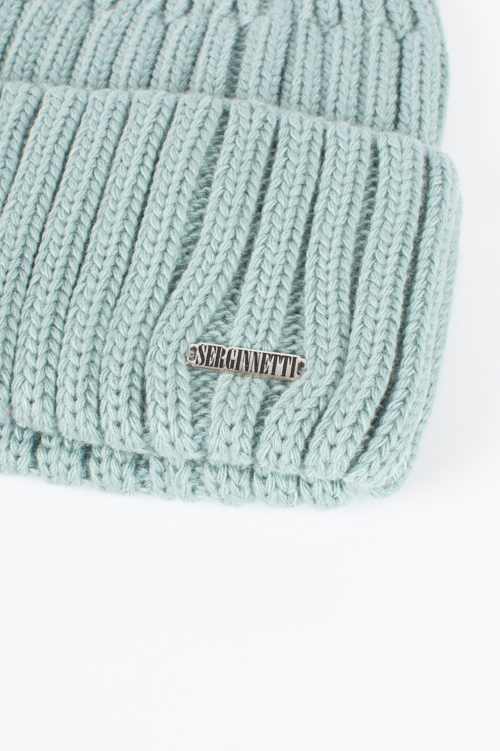 Шапка женская с отворотом. Является совершенным аксессуаром для утепления в осенний и зимний сезон.