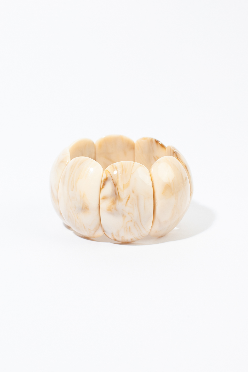 Широкий браслет на резинке выполнен из высококачественной эпоксидной смолы. Легкий по весу, придаст стиля Вашему образу.