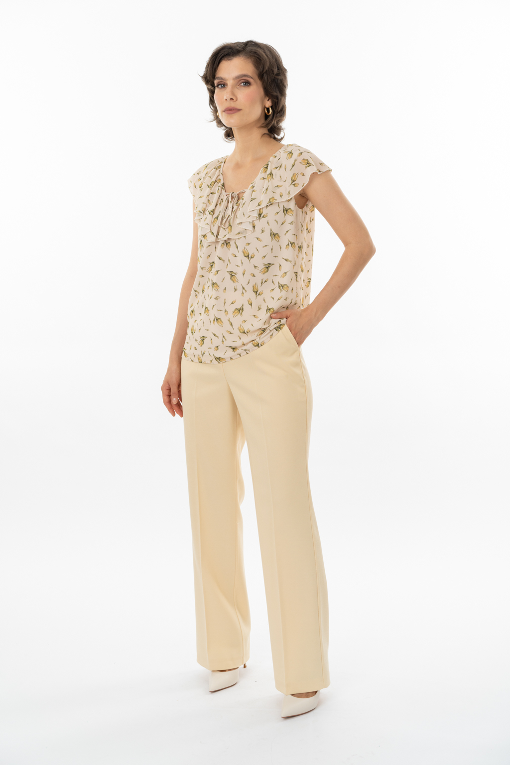 Прямые брюки из костюмной ткани в желтом цвете