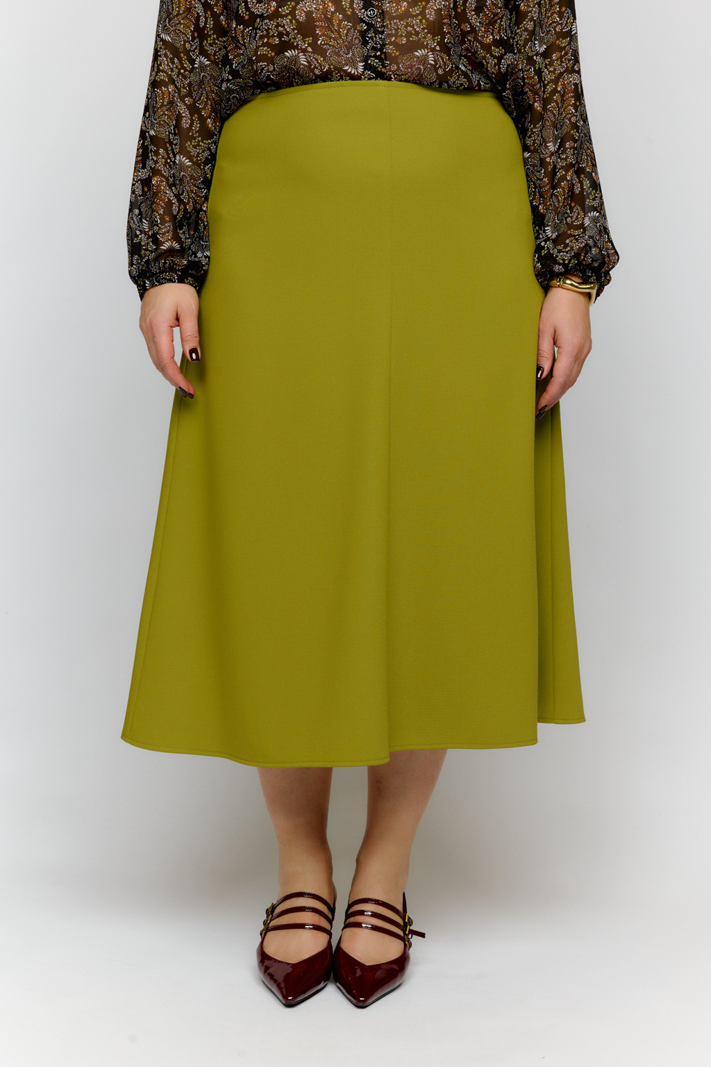 Юбка четырехклинка силуэта рыбки длины миди. Зстежка на молнию.