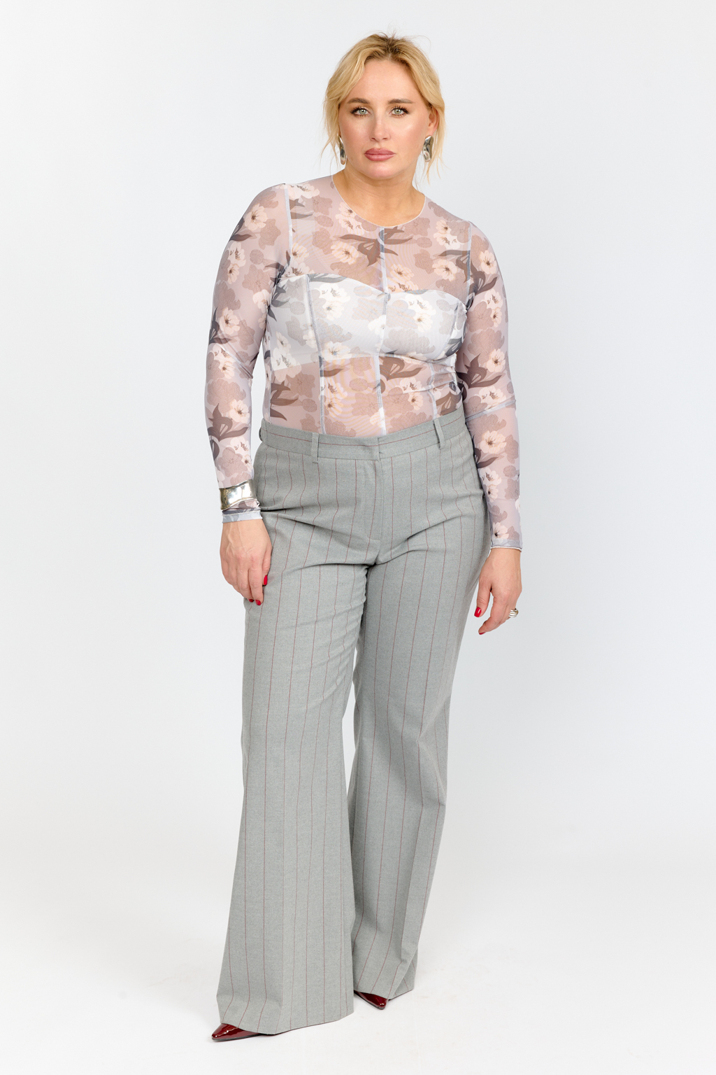 Брюки прямого кроя на резинке по спинке