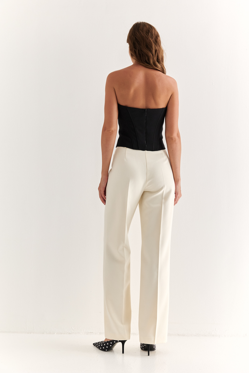 Корсет приталенного силуэта в черном цвете