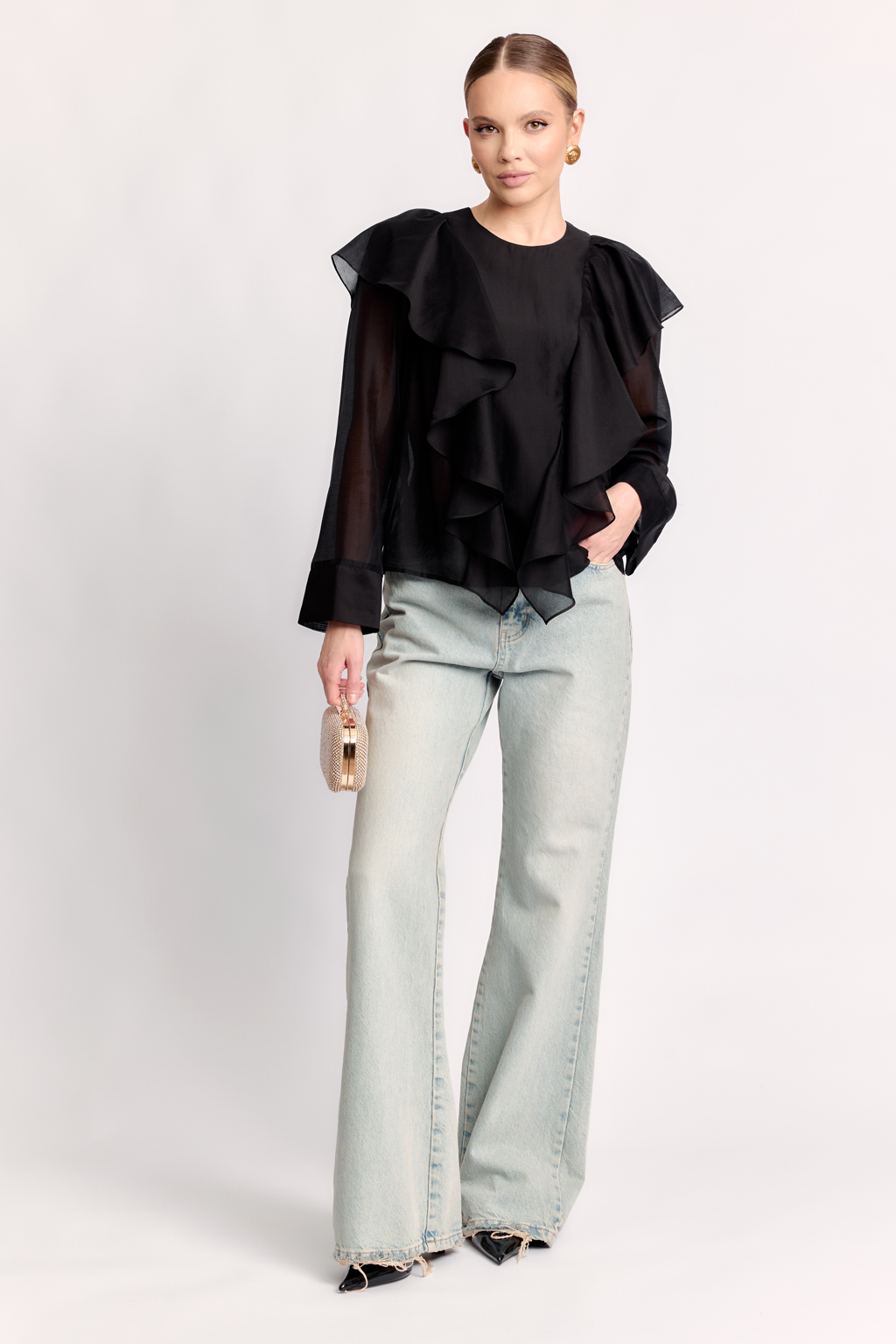 Блуза с двумя вертикальными воланами на полочке и спинке.