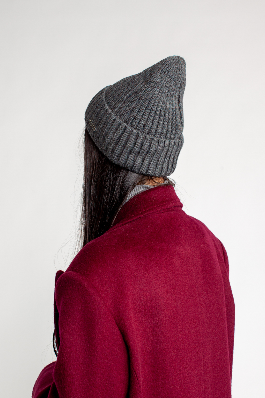 Шапка женская с отворотом. Является совершенным аксессуаром для утепления в осенний и зимний сезон.