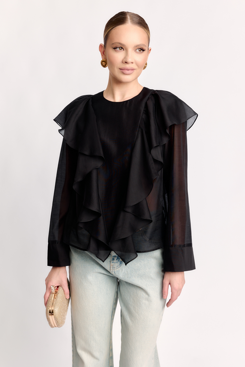 Блуза с двумя вертикальными воланами на полочке и спинке.