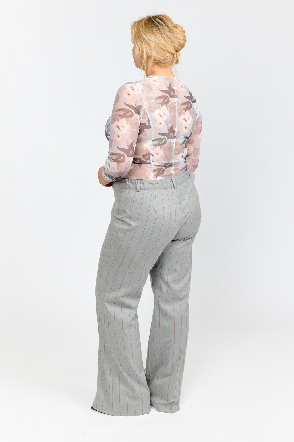 Брюки прямого кроя на резинке по спинке