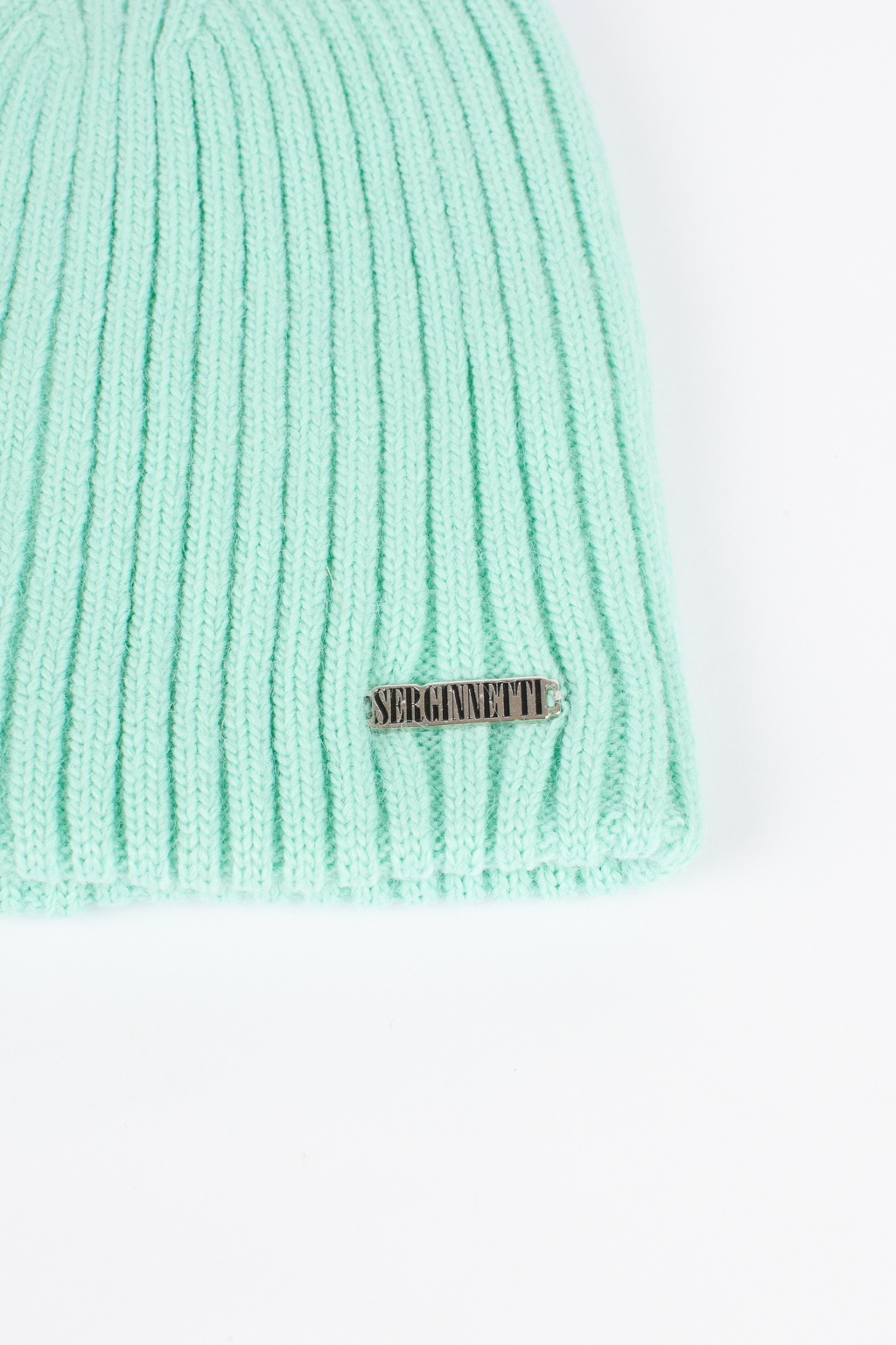 Шапка женская без отворота. Теплый и стильный головной убор для утепления в осенний и зимний сезон.