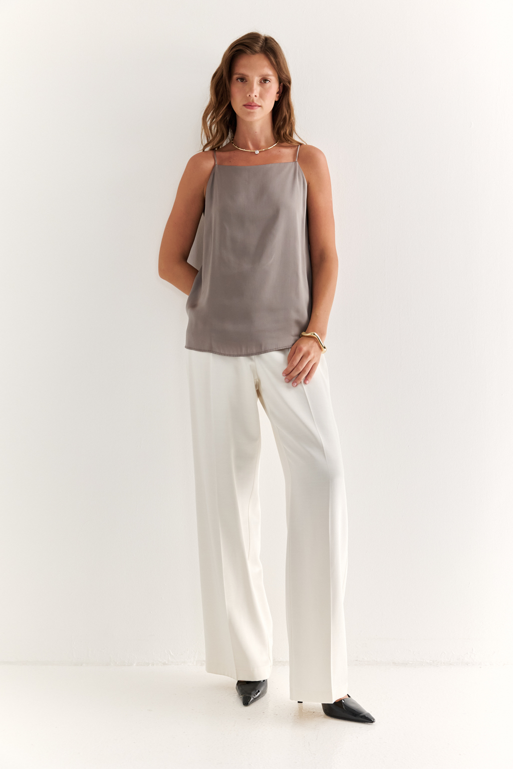 Топ на бретелях прямого силуэта с прямым вырезом горловины