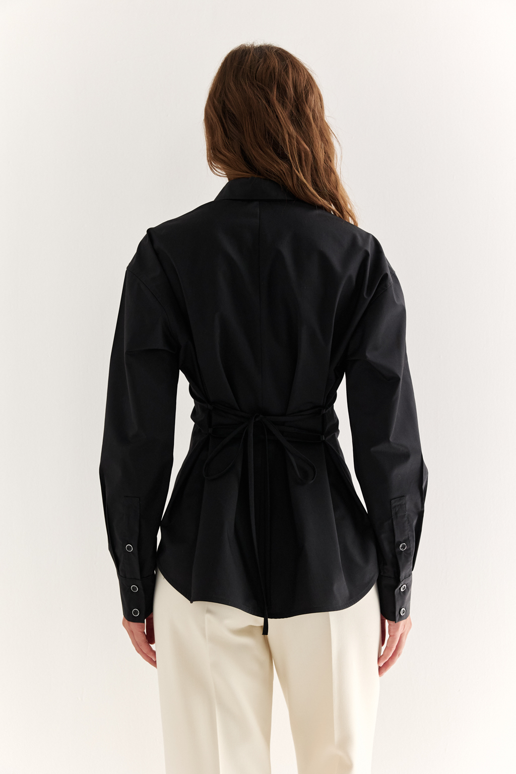 Рубашка со шнуровкой на спинке черного цвета 