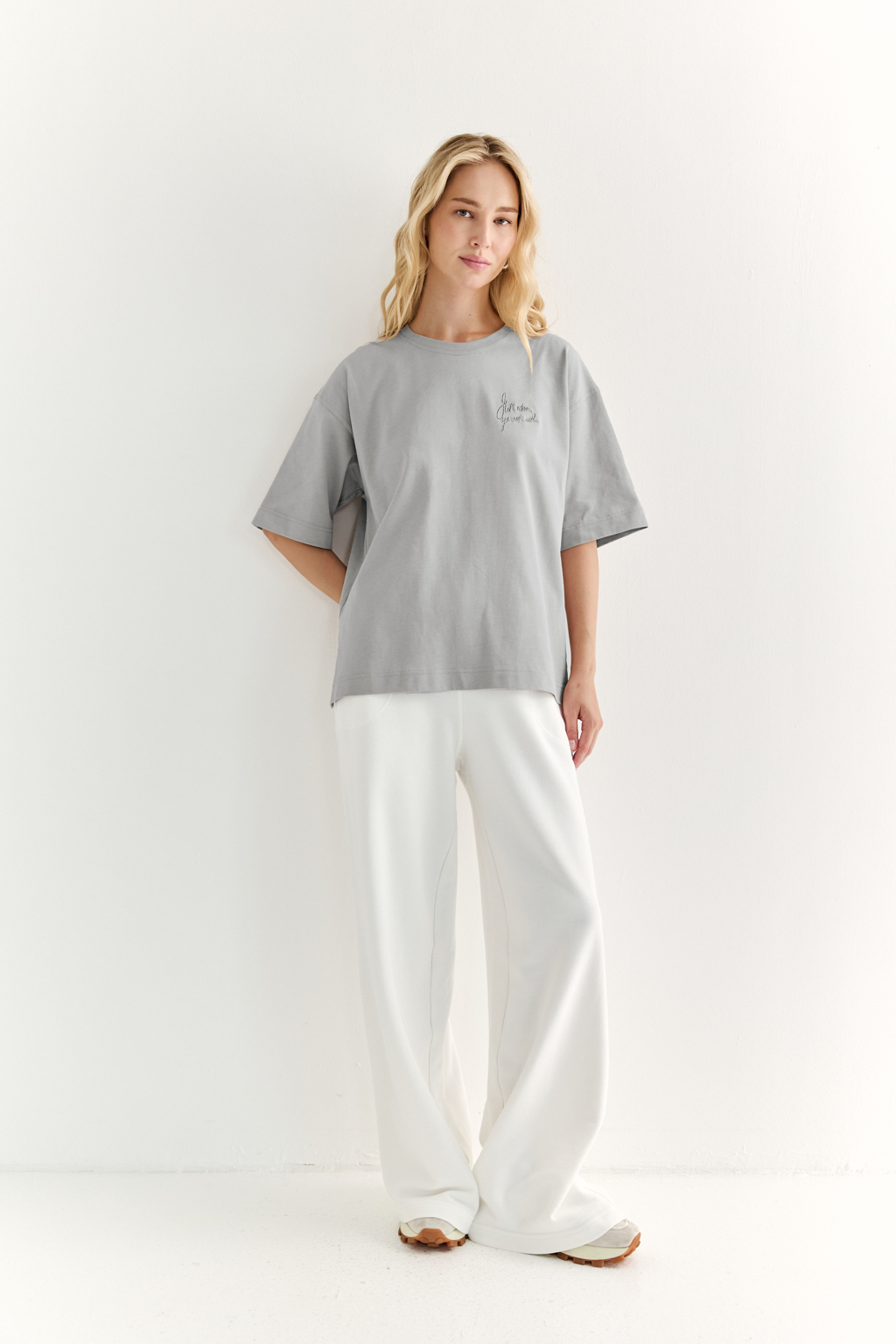 Футболка оверсайз силуэта с короткими рукавами