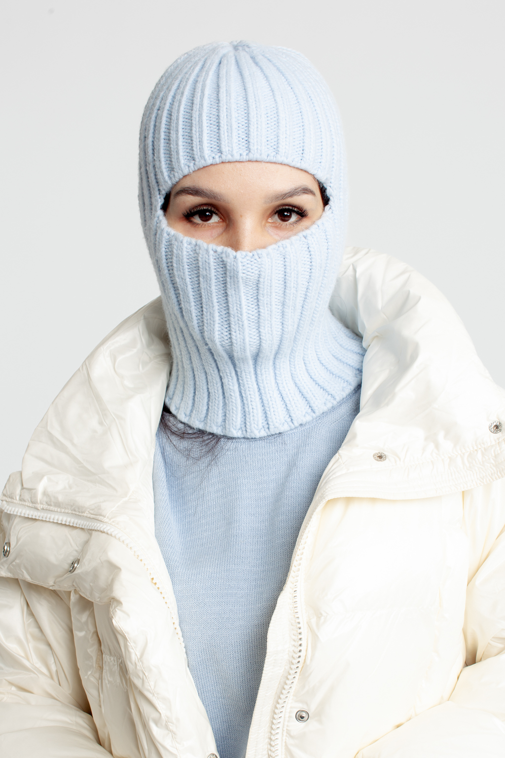 Балаклава женская- полноценная защита от ветра и холода.