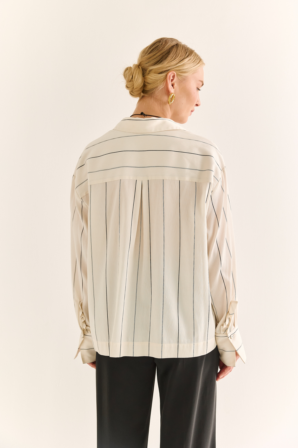 Рубашка в широкую молочно-черную полоску 