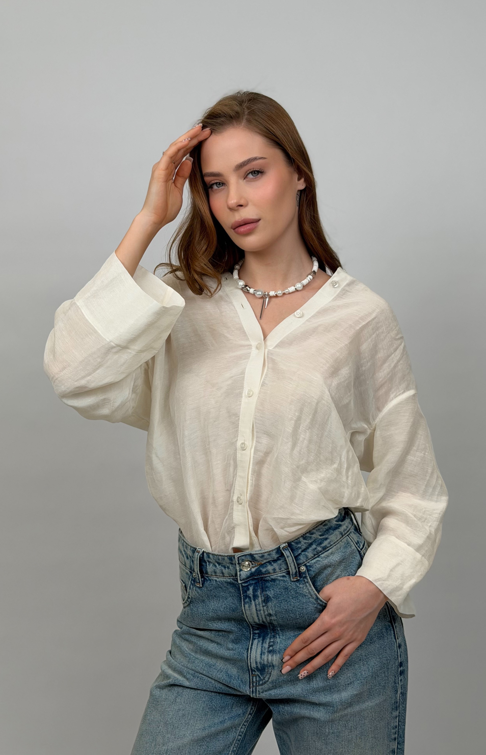 Дизайнерское колье с белым перламутром и майоркой подчеркнет неповторимый стиль и уникальность своей обладательницы. Гематит придаст благородный метталический блеск и сияние натуры. Фурнитура выполнена из гипоаллергенного сплава со стойким гальваническим покрытием.