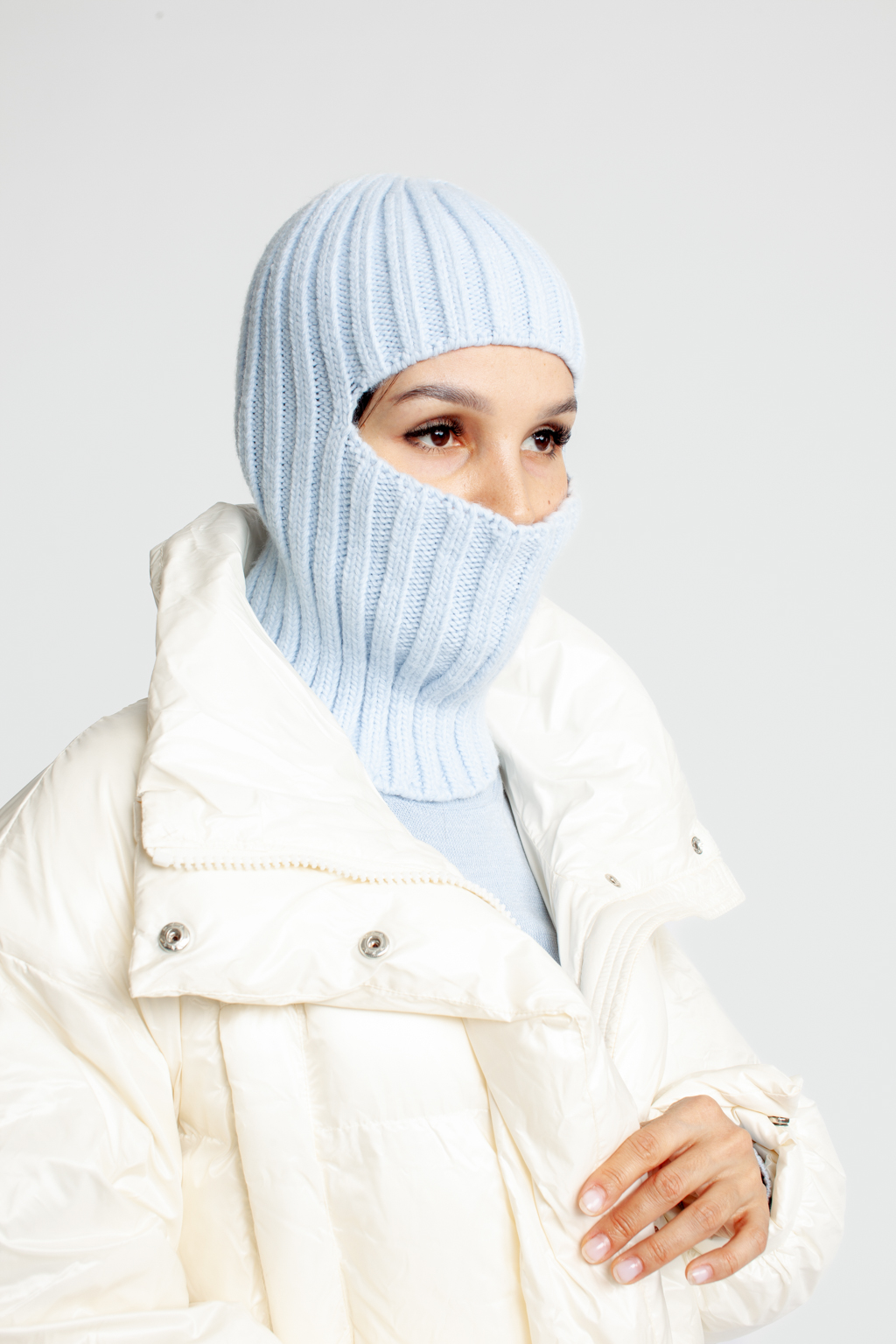 Балаклава женская- полноценная защита от ветра и холода.