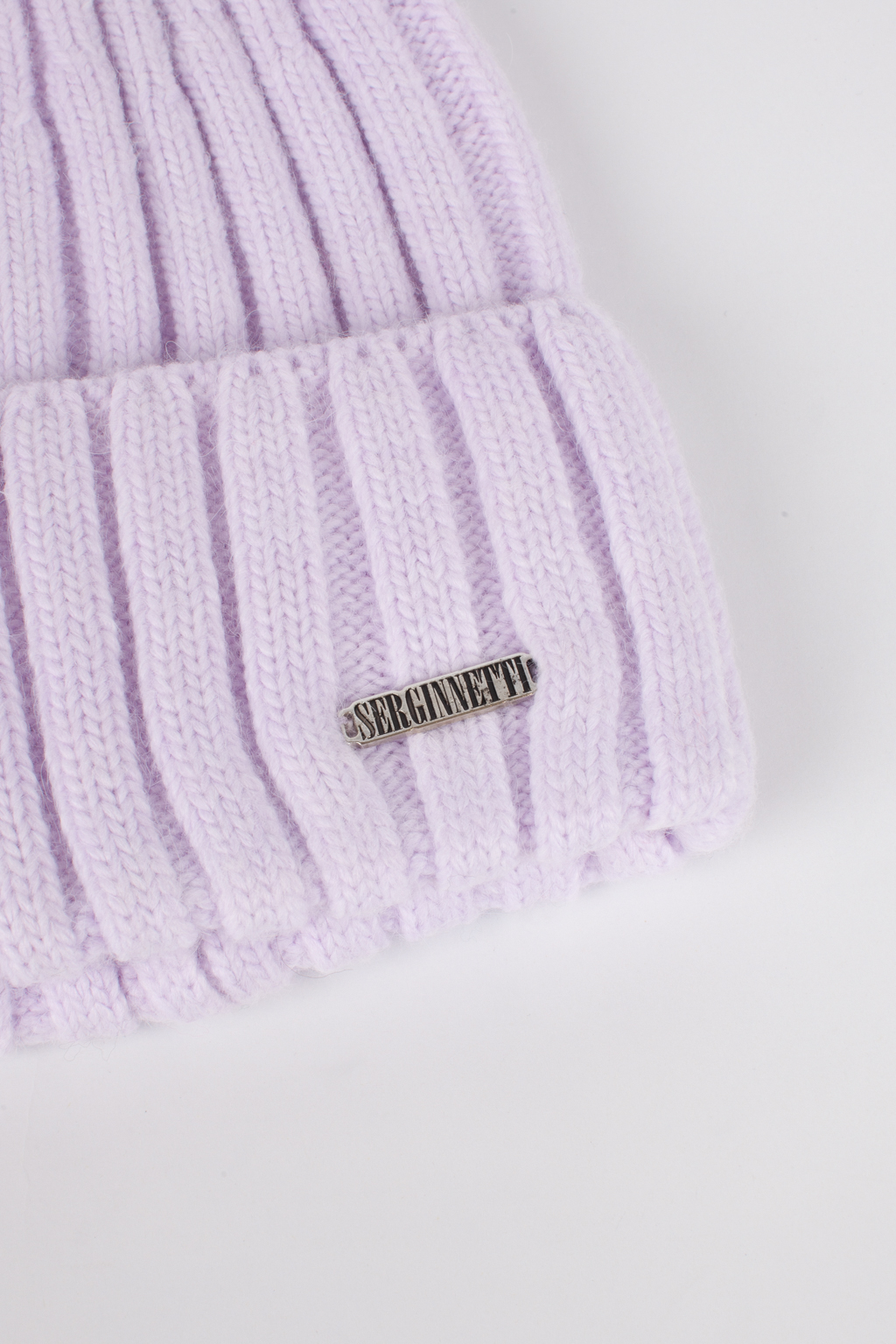 Шапка женская с отворотом. Является совершенным аксессуаром для утепления в осенний и зимний сезон.