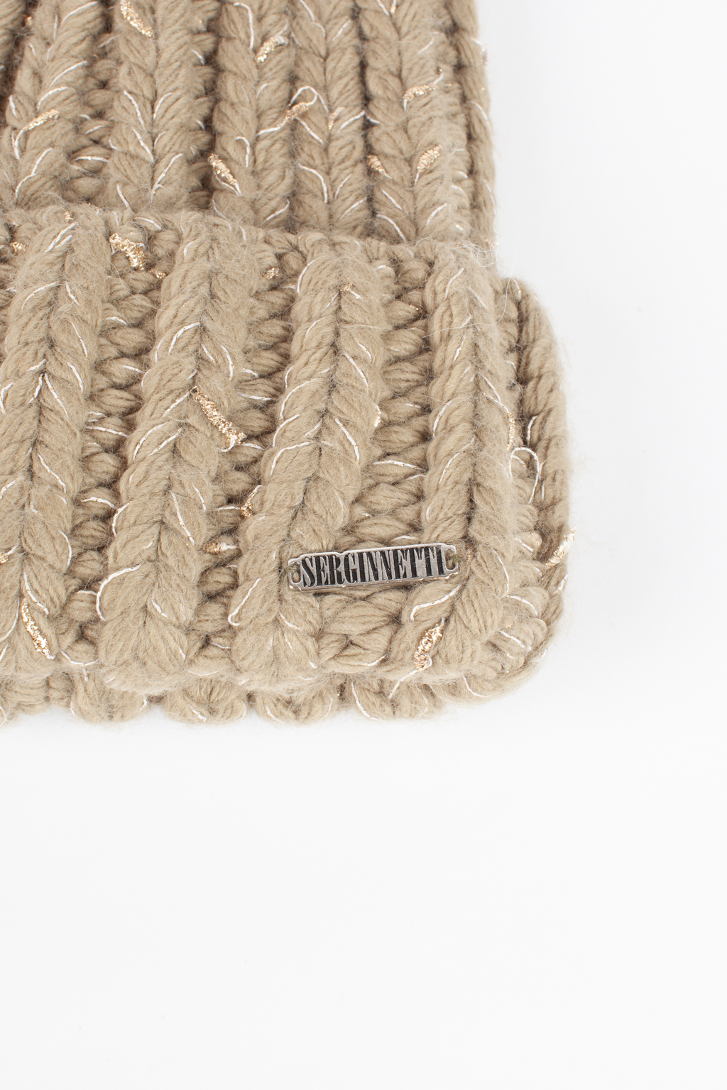 Шапка женская крупной вязки с отворотом.