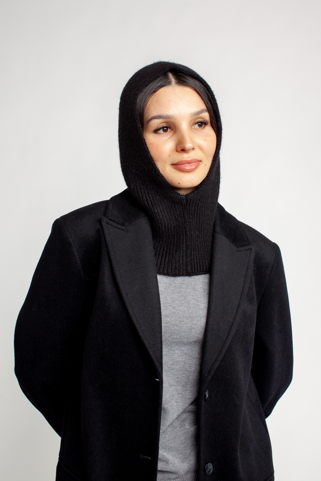 Капор женский - актуальный тренд сезона. Стильный и теплый аксессуар, идеально вписывающийся в любой образ.