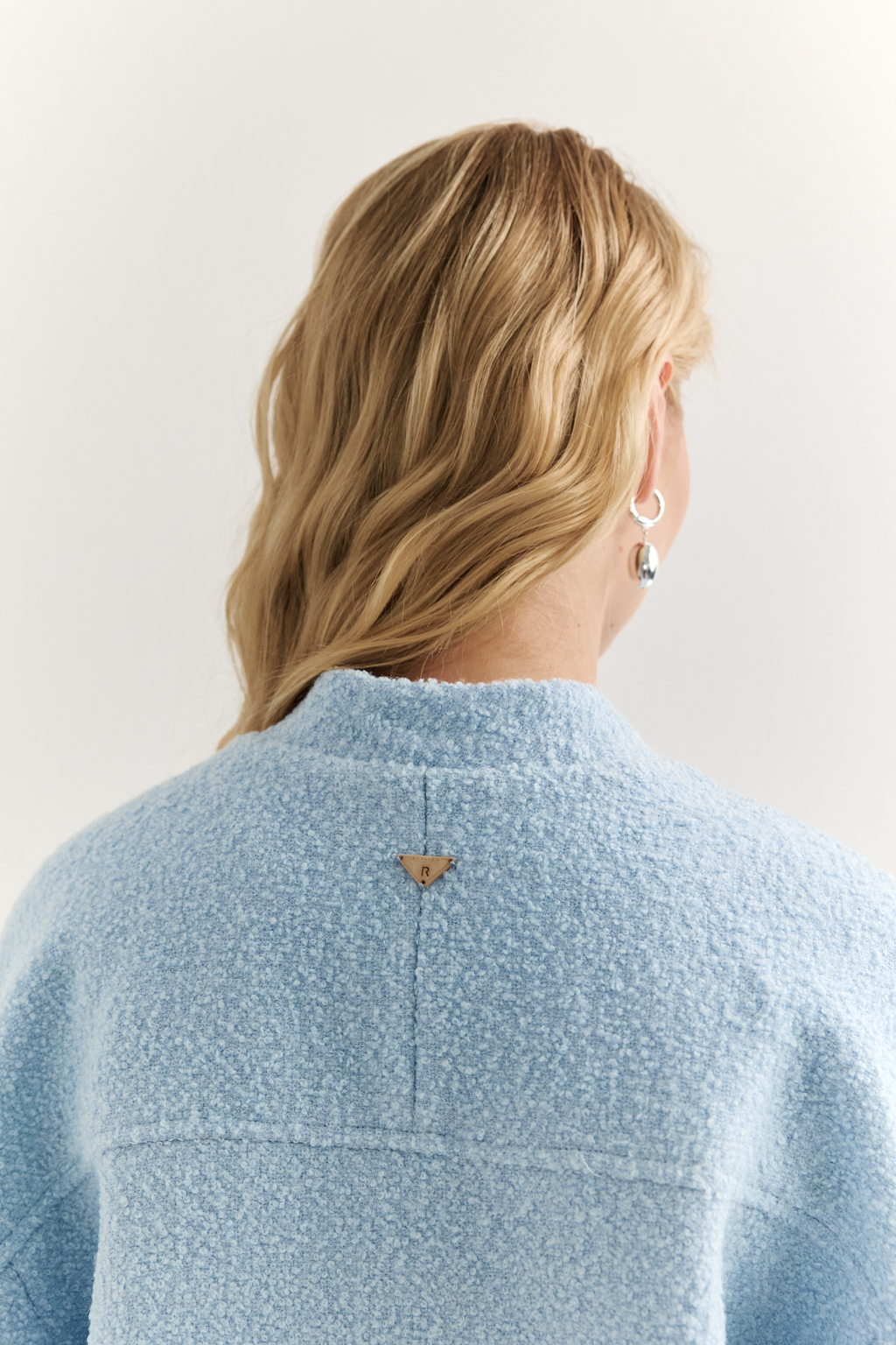 Куртка оверсайз силуэта длиной до бедер с застежкой на молнию