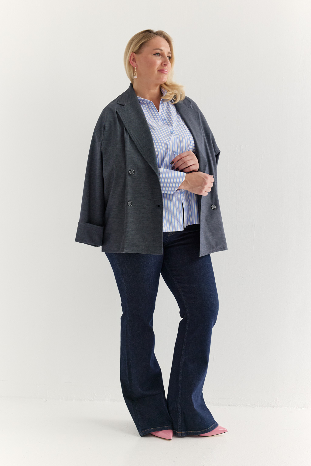 Блуза свободного оверсайз кроя. Длина до бедер. Рукав 7/8.