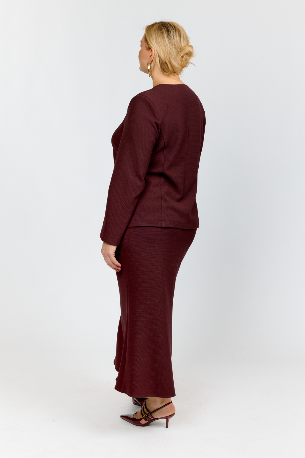 Блуза с V-образным вырезом прямого кроя и рукавом 7/8.