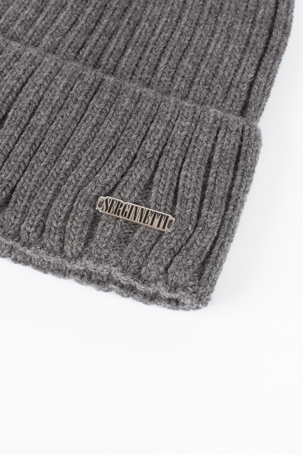 Шапка женская с отворотом. Является совершенным аксессуаром для утепления в осенний и зимний сезон.