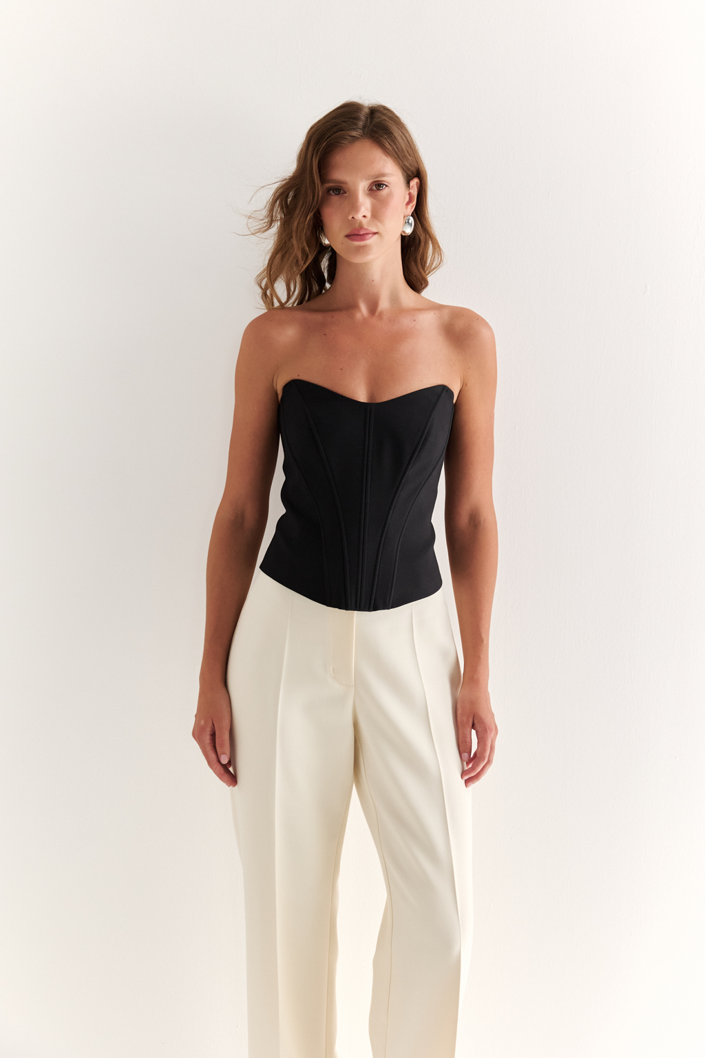 Корсет приталенного силуэта в черном цвете