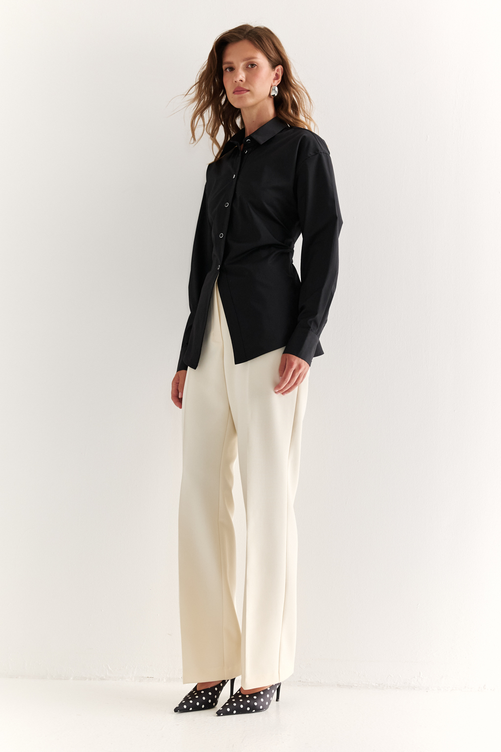 Рубашка со шнуровкой на спинке черного цвета 