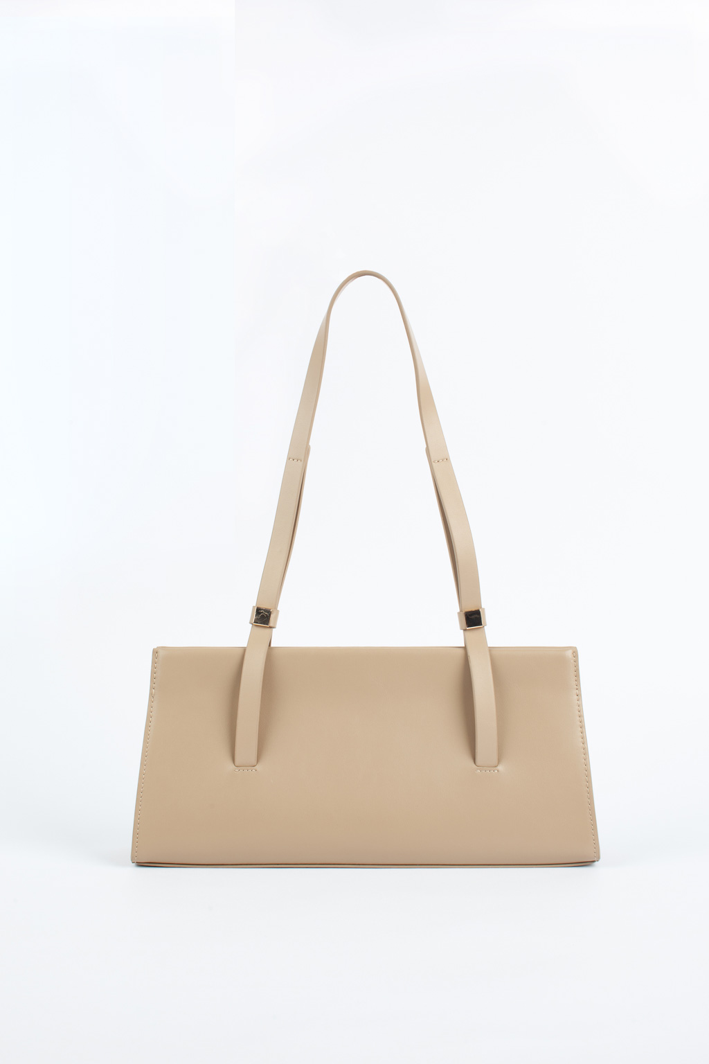 Очаровательная сумка-багет – это идеальный аксессуар для стильной и модной женщины.  Изысканный дизайн и высококачественные материалы делают эту сумку незаменимой в повседневных образах. Точность форм придает ей особую элегантность и шарм. Просторное отделение позволяет удобно вместить все необходимые мелочи, а магнитный замок добавляет комфорта при открывании. Сумка-багет – это не просто аксессуар, это настоящий символ изысканности и хорошего вкуса. Размеры сумки 34*8,5*15 см