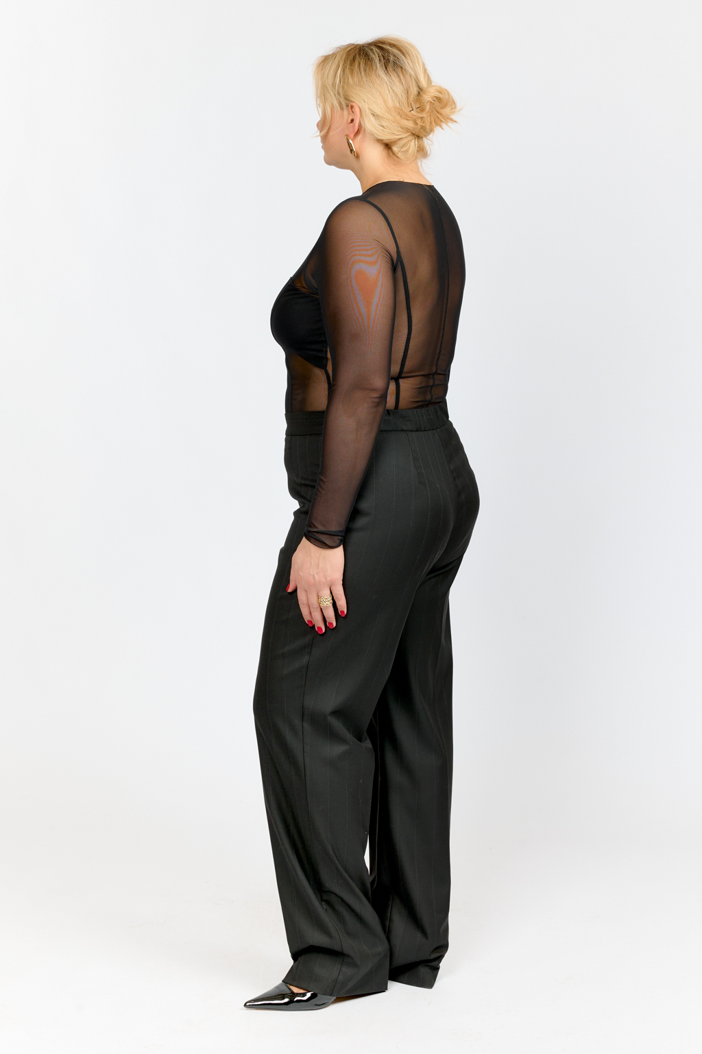 Боди из сетки приталенного силуэта с лифом с плотной ткани. Рукав полной длины.