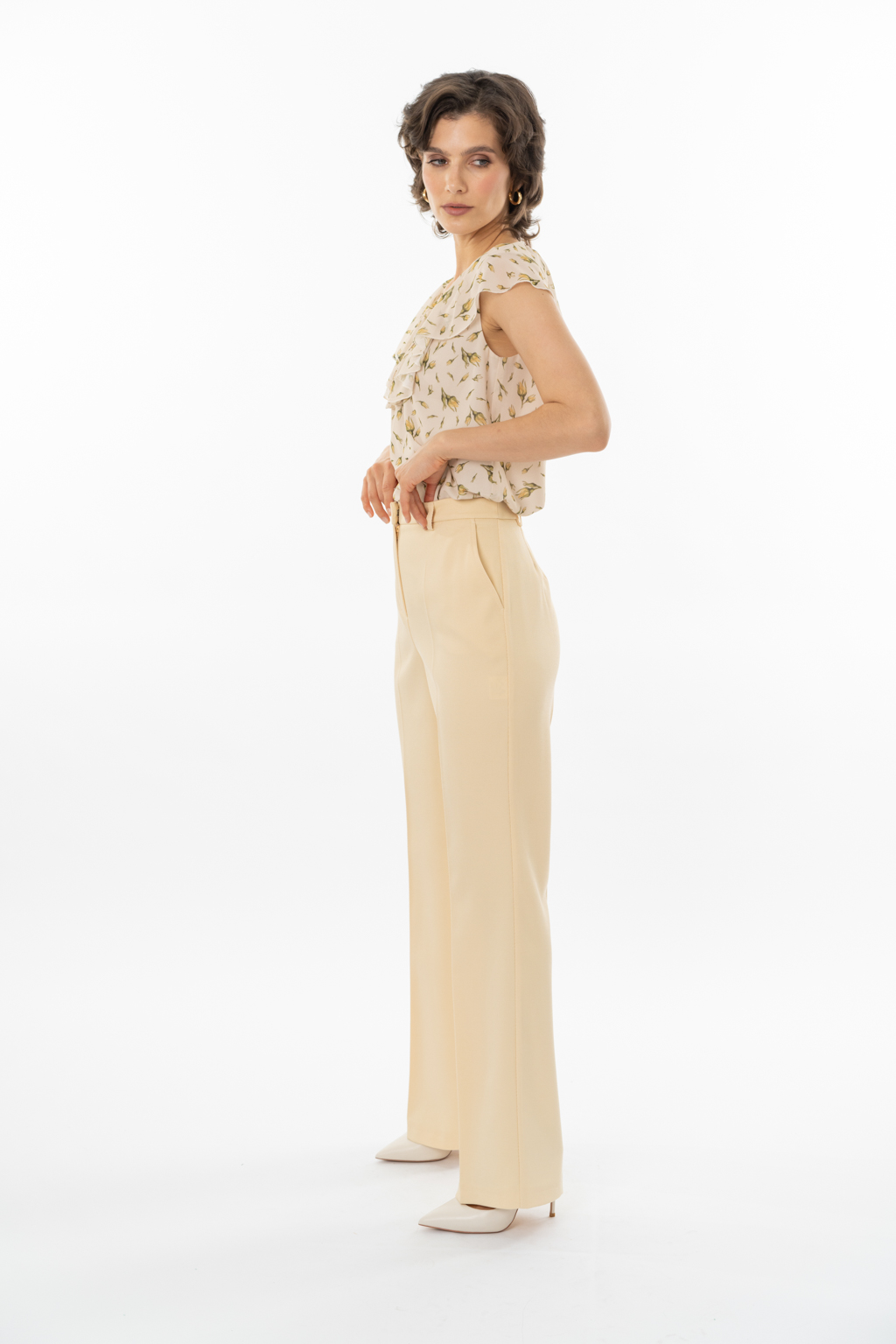 Прямые брюки из костюмной ткани в желтом цвете