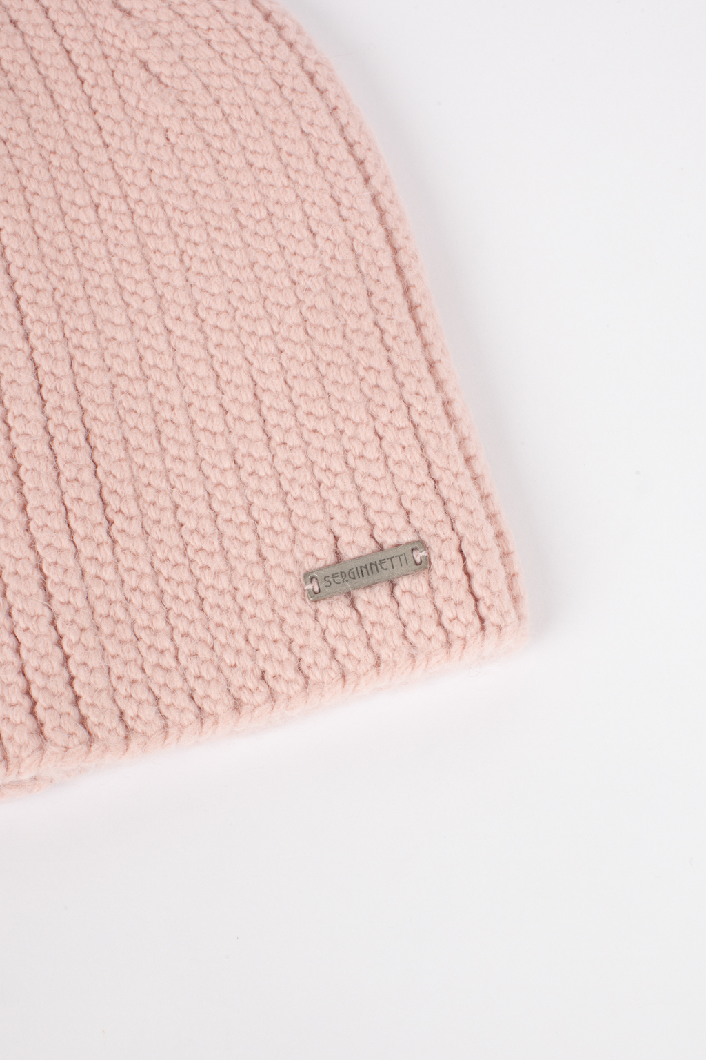 Шапка женская без отворота. Теплый и стильный головной убор для утепления в осенний и зимний сезон.