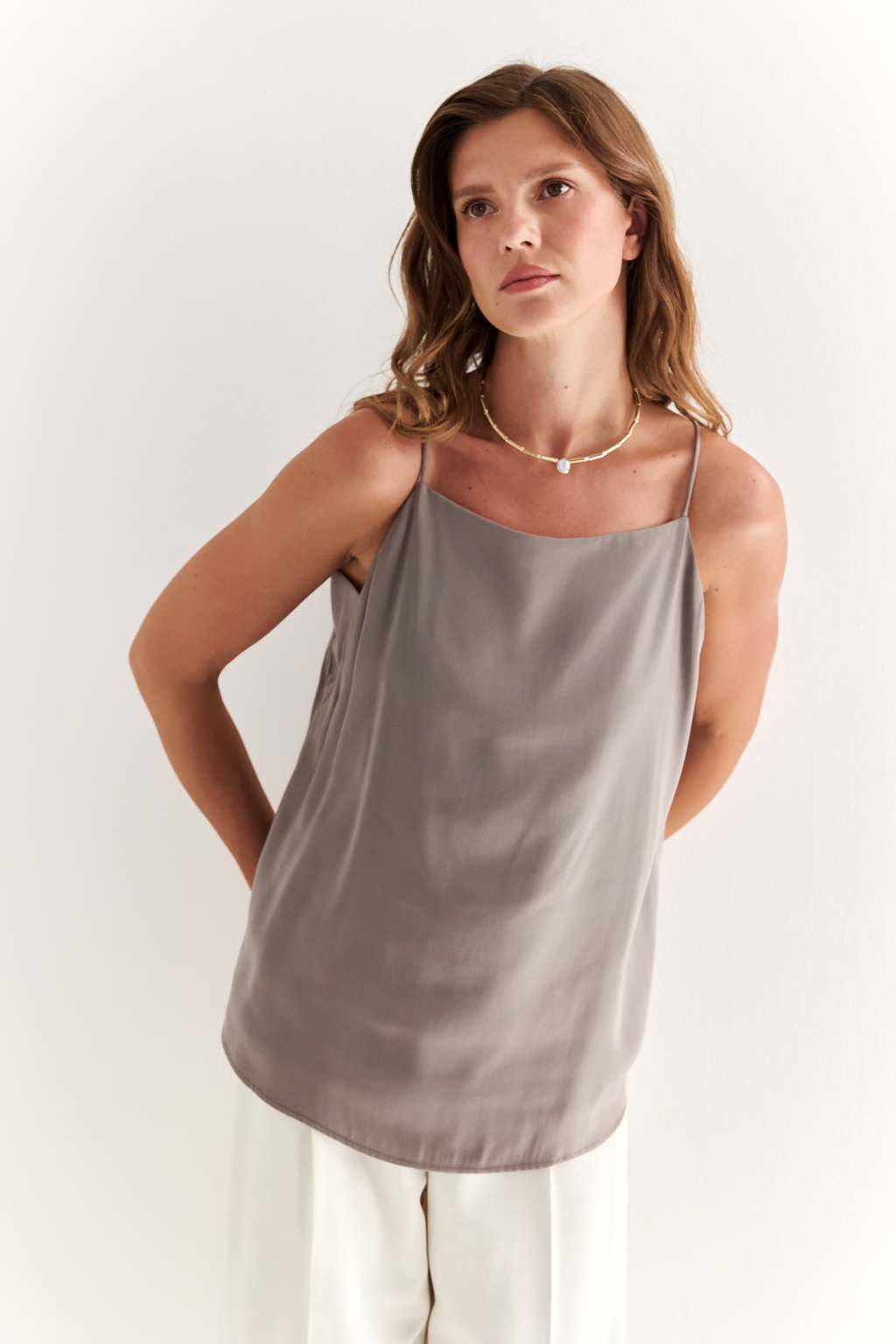 Топ на бретелях прямого силуэта с прямым вырезом горловины