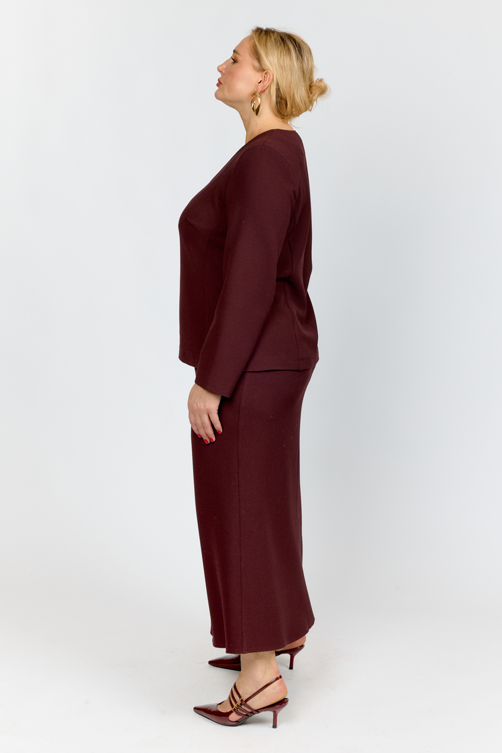 Блуза с V-образным вырезом прямого кроя и рукавом 7/8.