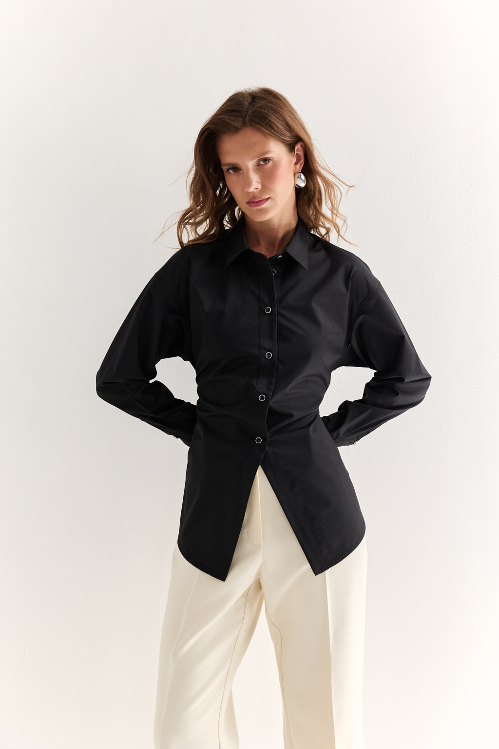 Рубашка со шнуровкой на спинке черного цвета 