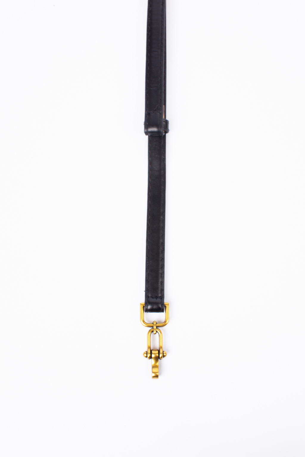 Длина ремня 1,1 м, ширина 1,5 см.