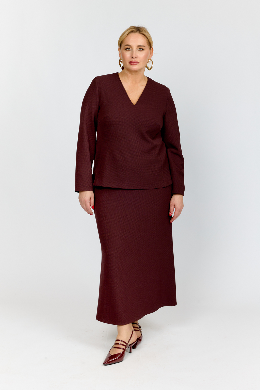 Блуза с V-образным вырезом прямого кроя и рукавом 7/8.