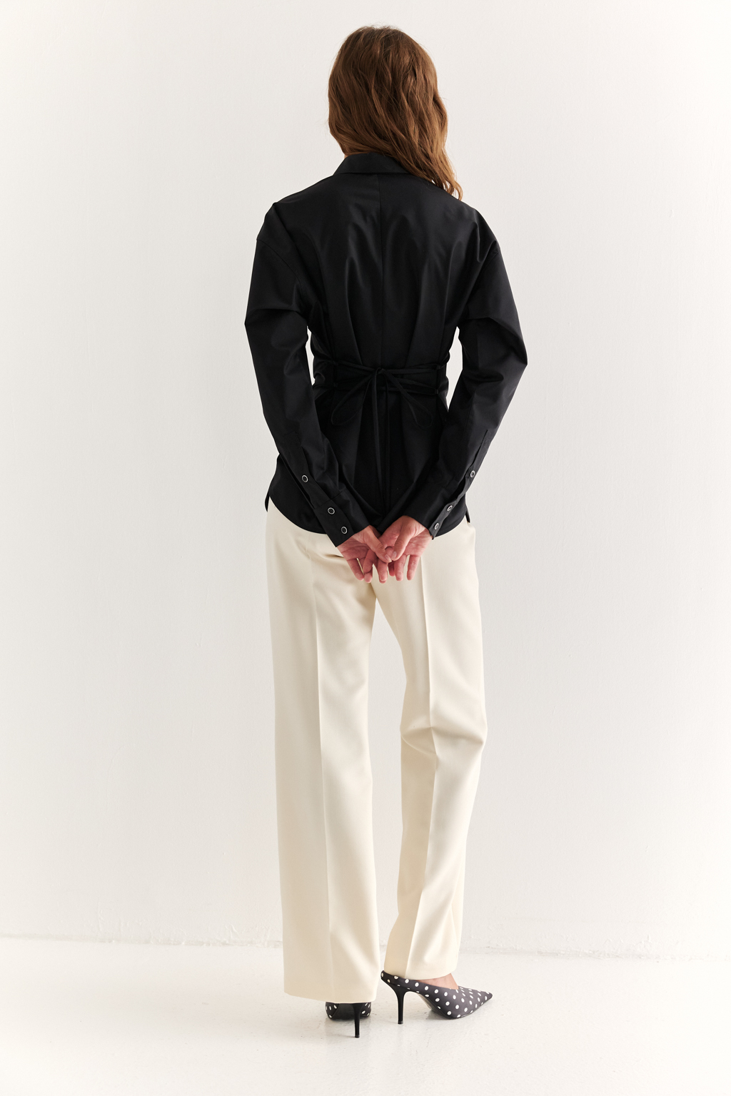 Рубашка со шнуровкой на спинке черного цвета 