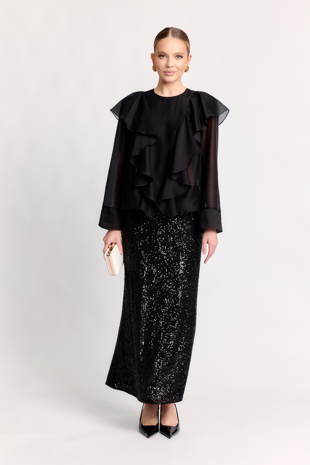 Блуза с двумя вертикальными воланами на полочке и спинке.