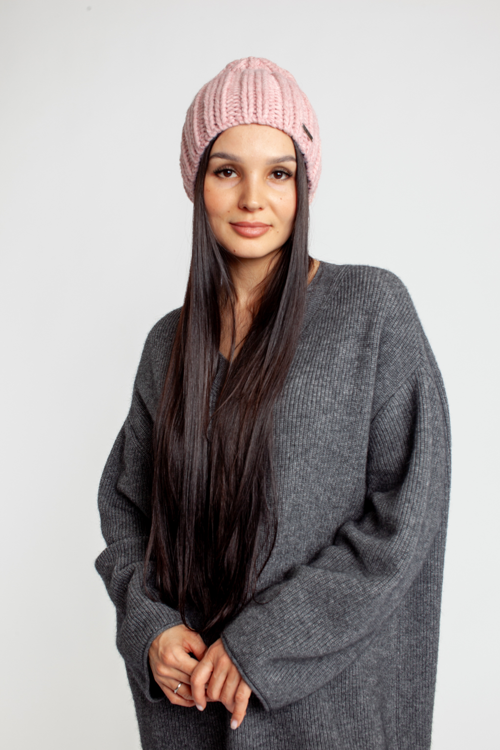 Шапка женская без отворота. Теплый и стильный головной убор для утепления в осенний и зимний сезон.