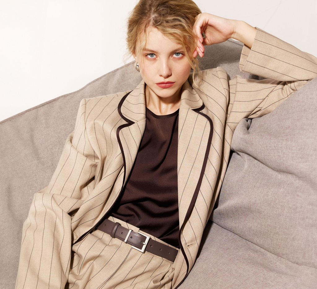 Ремень из натуральной кожи  с серебрянной пряжкой. Длина ремня 1,1 м, ширина 2,8 см.